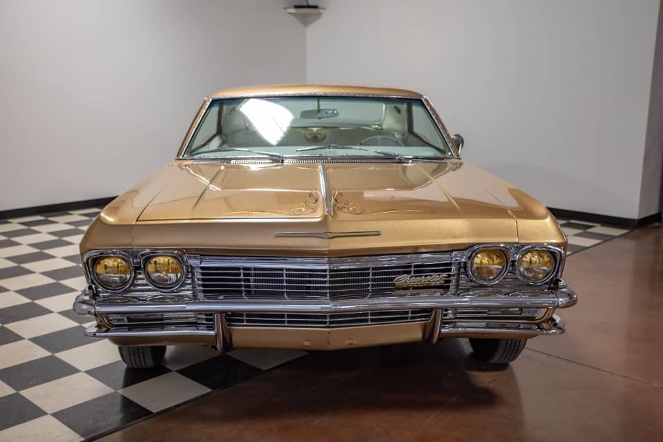 1965 Chevrolet impala - Image 6
